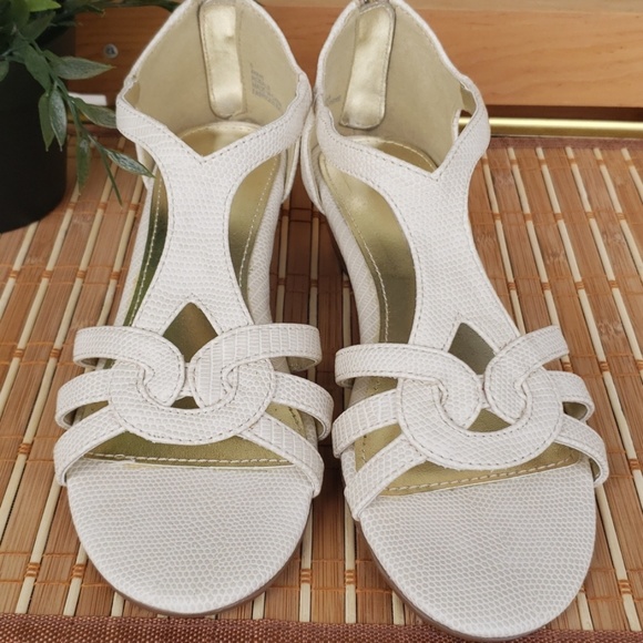 Alia wedge Sandals - Picture 8 of 8